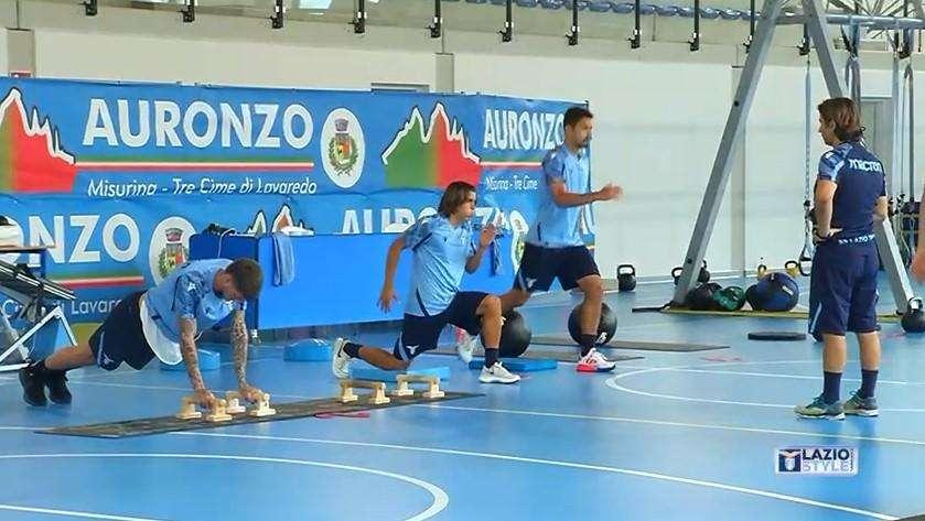 AURONZO GIORNO 13 - Lazio, l'allenamento: applausi per Luka Romero - VIDEO