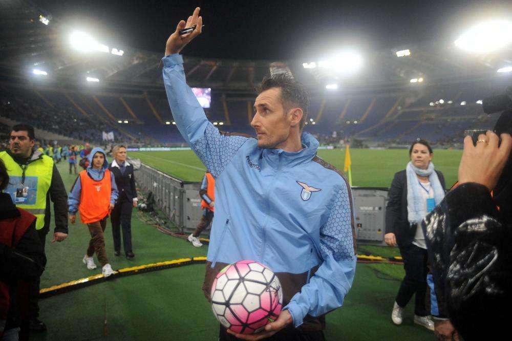 Lazio, Klose: "Una volta un tifoso biancoceleste mi baciò il piede destro..."