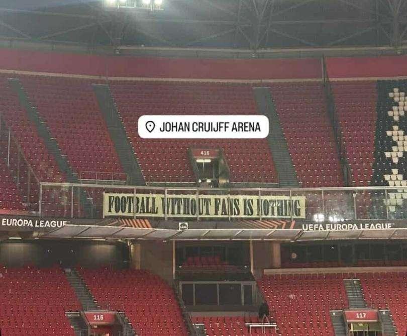 Ajax - Lazio, il gesto inaspettato dei tifosi olandesi alla Cruijff Arena - FOTO