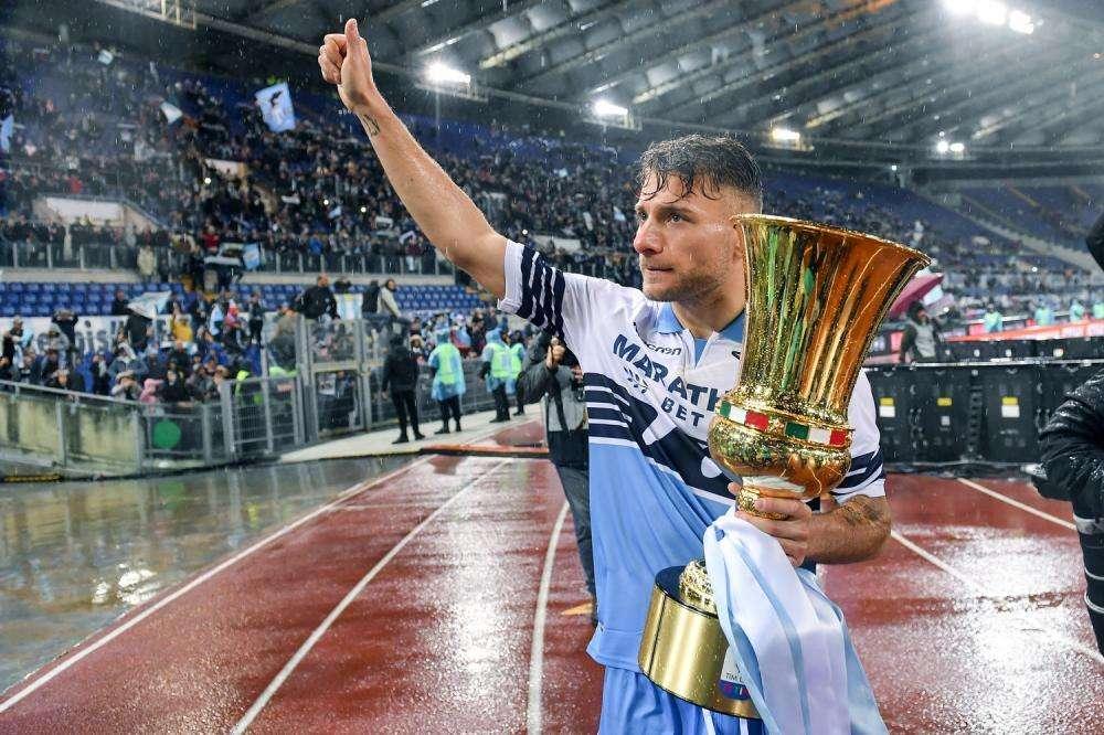 Lazio, Immobile e la posa ironica: "Quando chiami il pullman..." - FOTO