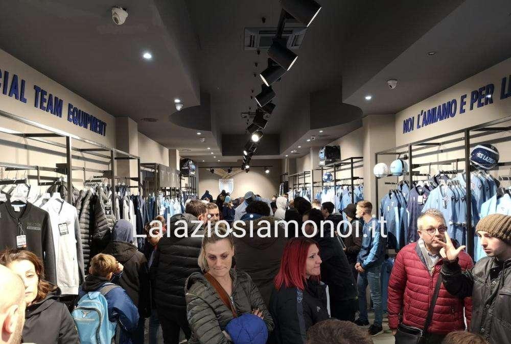 Lazio, oggi l'apertura del negozio in centro: tutte le info