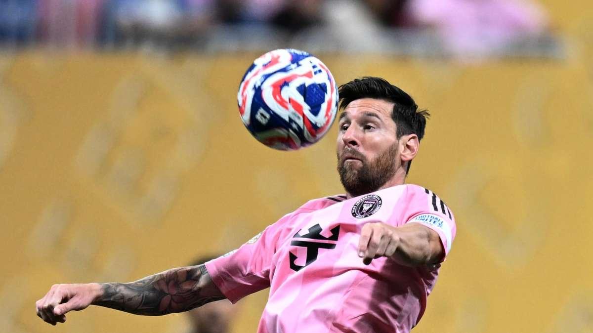 "È morto il padre di Messi": la fake news costa il posto alla conduttrice