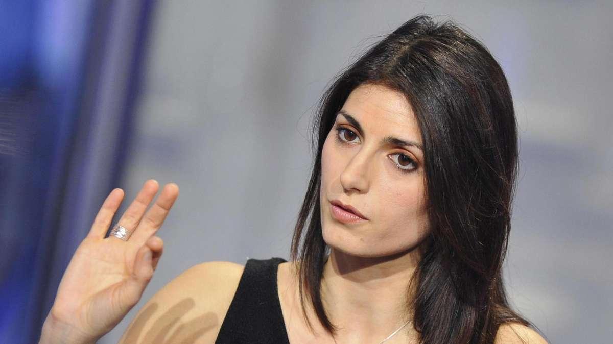 Stadio Roma, Raggi: "Non c'è nessun accordo e non ci sarà nessuna colata di cemento. E su Berdini..."