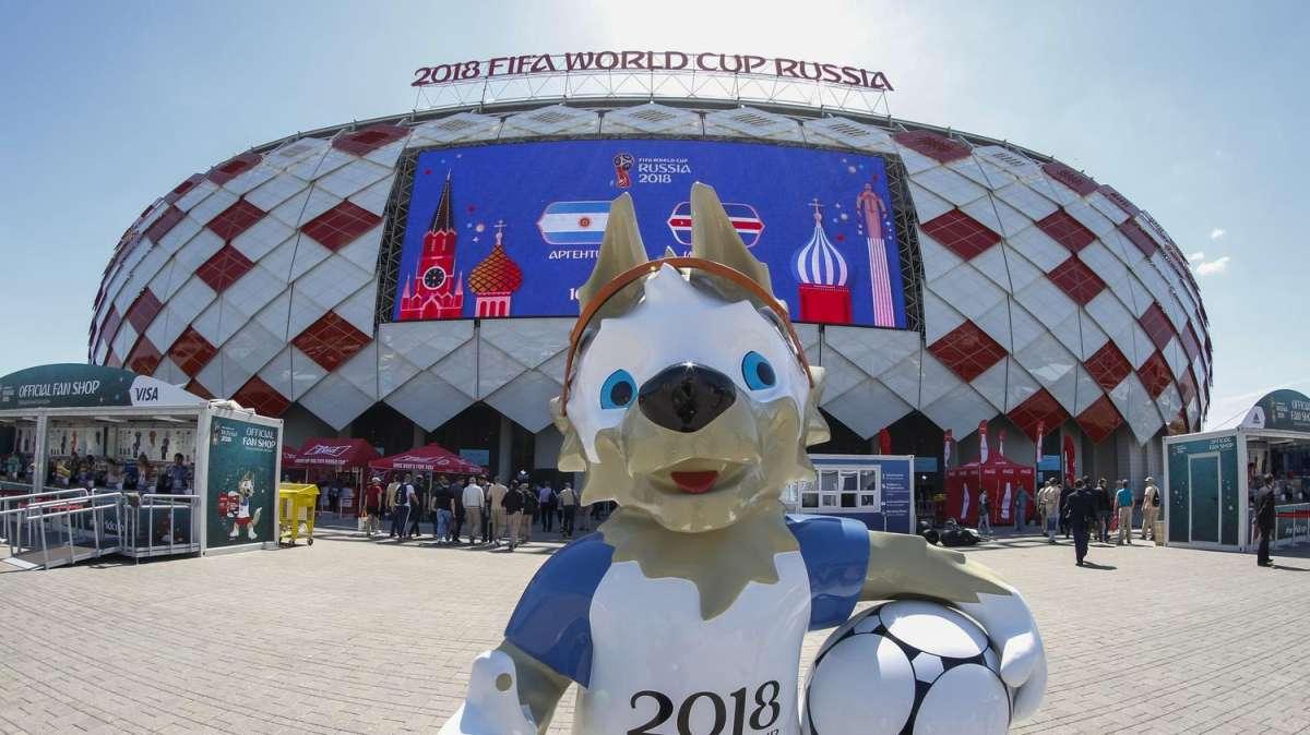 Tifosi Napoli a Mosca, quelli della Lazio no: il paradosso in Europa League