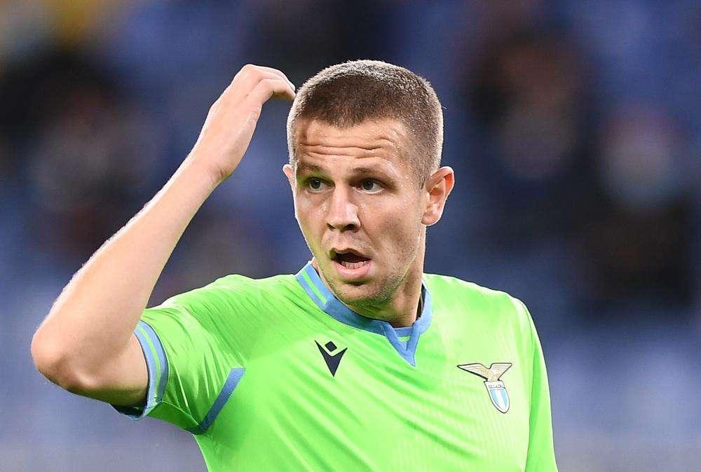 Calciomercato Lazio, Tare alla ricerca di un centrale under 22: ma tutto dipende da Vavro