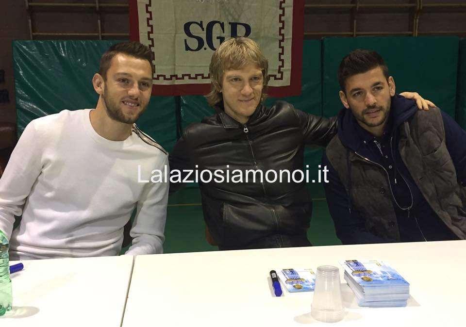 Lazio nelle scuole, Djordjevic: "Spero di risegnare al derby". De Vrij: "Che difensori Stam e Nesta!" - FOTO