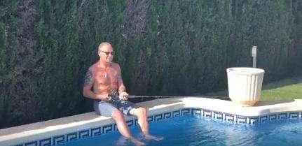 Lazio, Gascoigne pesca in piscina: “Sono qui da 3 giorni..." - VIDEO