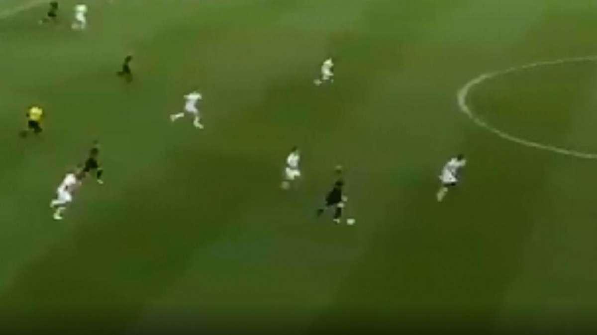 MLS, gol incredibile di Rooney da oltre centrocampo - VIDEO