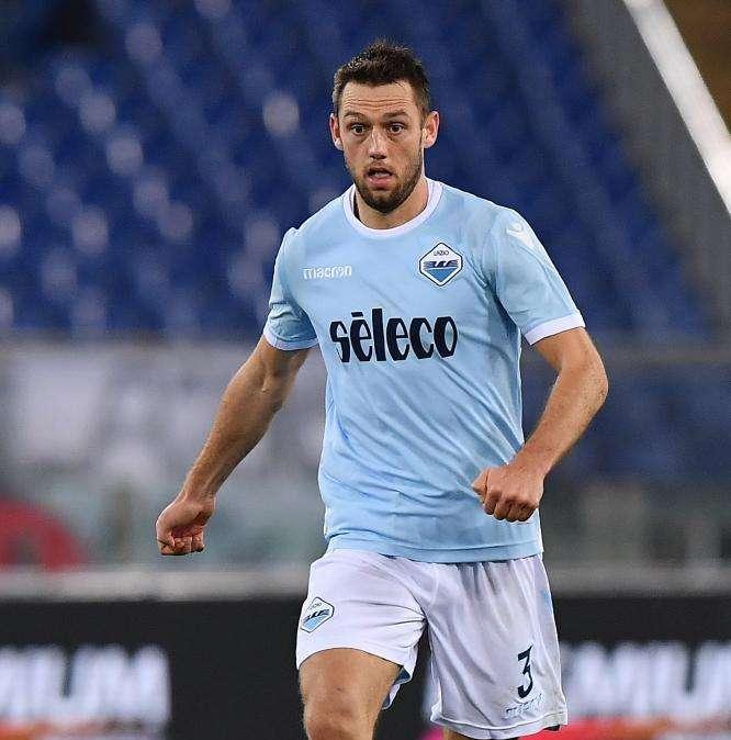 De Vrij, prosegue il silenzio sul rinnovo: la Lazio inizia a preoccuparsi