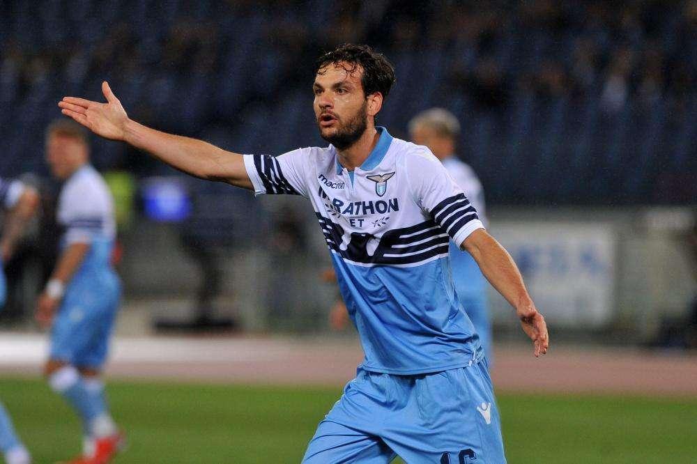 FORMELLO - Lazio, Leiva a parte col pallone. Parolo si scalda in regia