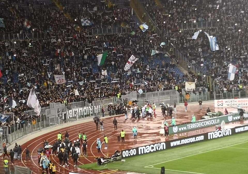 La Lazio saluta i tifosi: il giro di campo con la Coppa Italia - FOTO