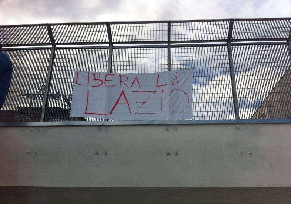 Al campo di Sant'Antimo spunta la scritta... "Libera la Lazio"