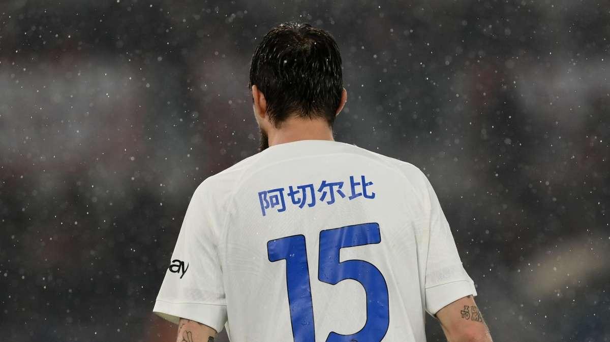Inter, Acerbi e il gesto verso i tifosi della Roma: cosa è successo