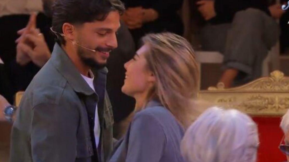 VIP | Martina e Gianmarco, amore a gonfie vele ma è derby in famiglia - FT