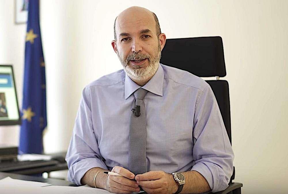 Coronavirus / Crimi (M5S): "Servono aiuti a fondo perduto, Mes non adatto. Riapertura? Data fissa impossibile"