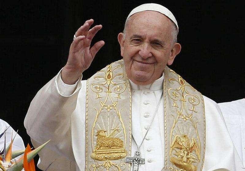 Covid-19, il Papa sui vaccini: "Sia dato a tutti, prima a deboli e bisognosi"
