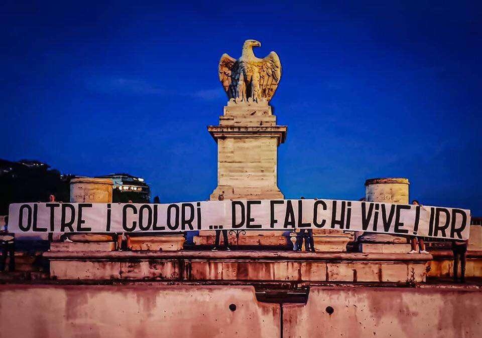 Lazio, gli Irriducibili ricordano De Falchi con uno striscione: "Oltre i colori"