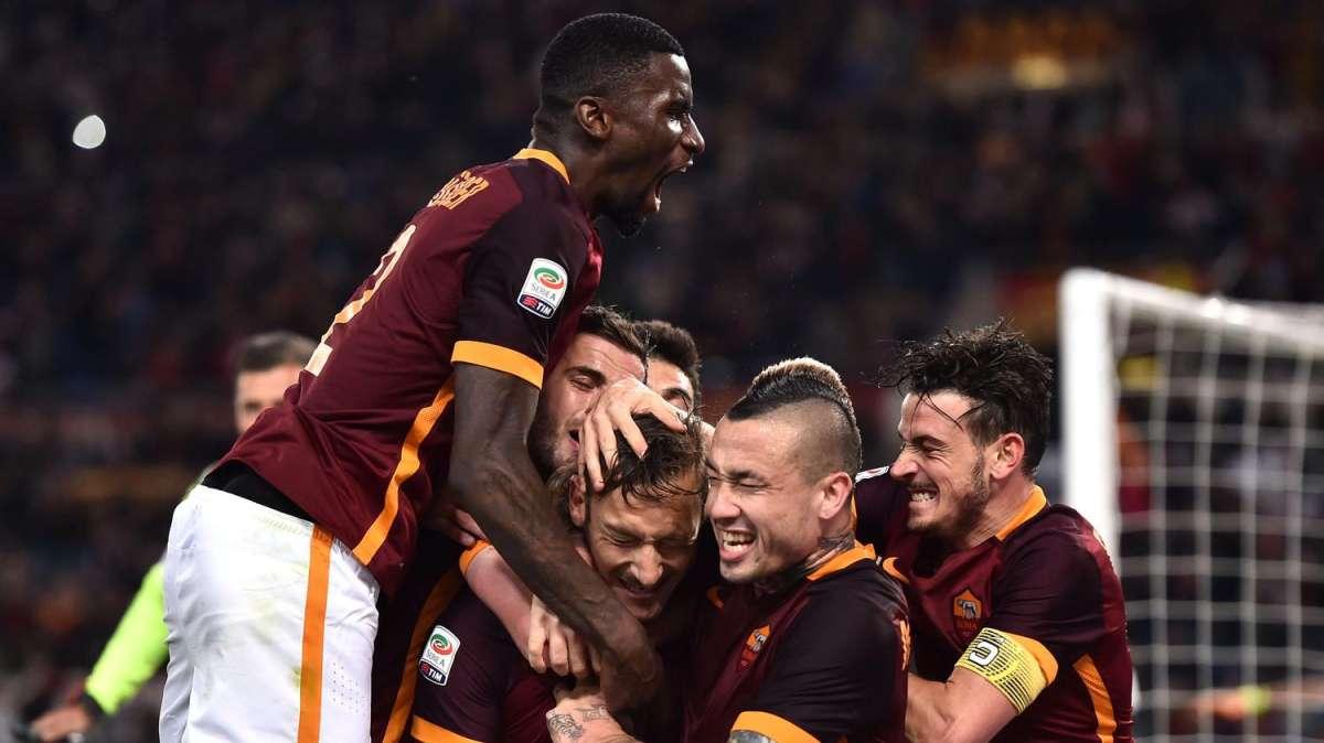 Calcio | Un ex Roma spaventa un poliziotto: il gesto è virale sul web - VIDEO