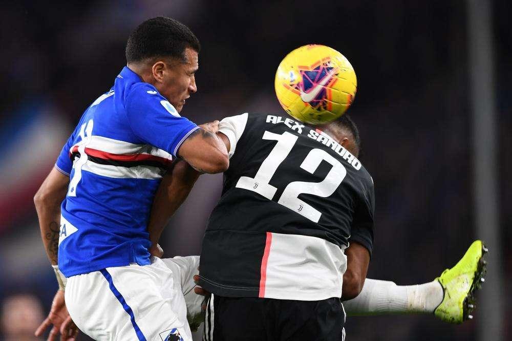 Juventus, ahi Alex Sandro: il brasiliano esce prima per infortunio