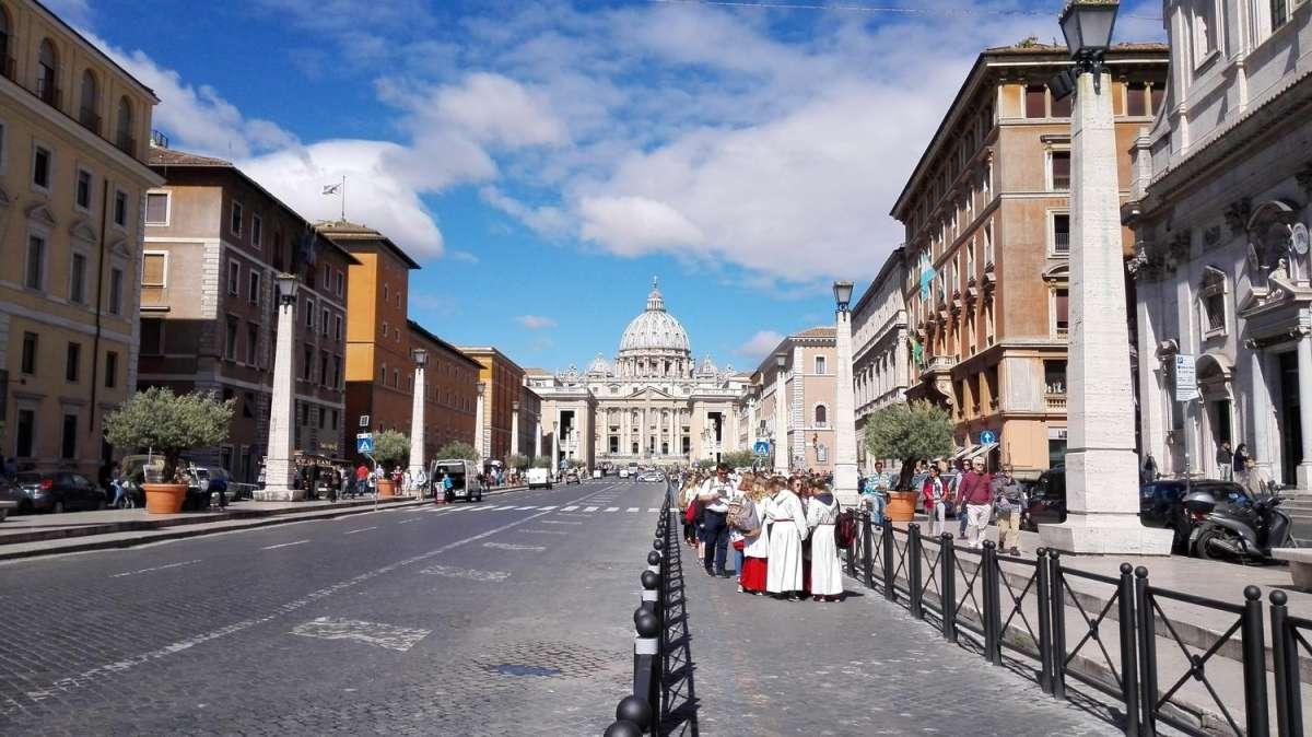 Roma, turista scaraventa e danneggia due busti ai Musei Vaticani: fermato