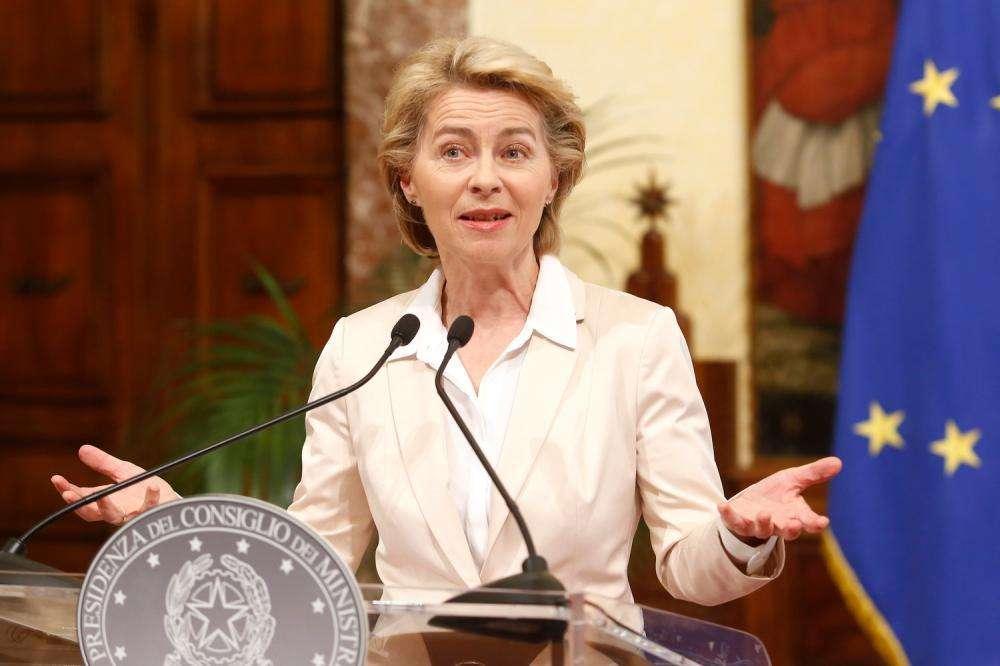 Coronavirus / Europa, Von der Leyen: "Forse anziani in isolamento fino alla fine del 2020"
