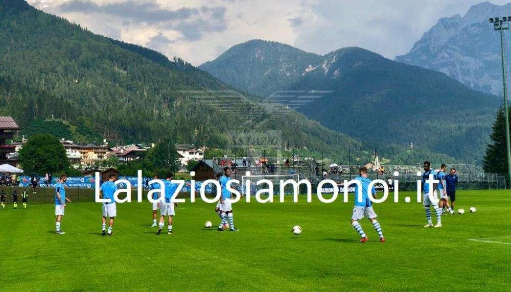 RITIRO LAZIO, GIORNO 5 - I nuovi arrivati scelgono il numero di maglia. Cambio per Badelj e Wallace 