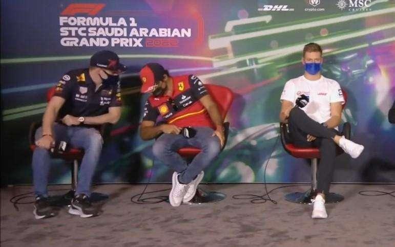 F1 | Ferrari, scontro verbale Verstappen-Sainz in conferenza: pugnalate e veleni