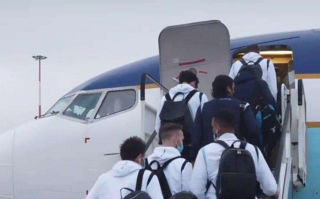 Bologna - Lazio, biancocelesti in partenza. Il club: "Pronti al decollo" - VIDEO