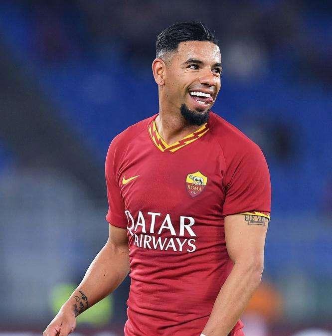 Roma, carabinieri sequestrano l'attico in cui vive Bruno Peres: i dettagli