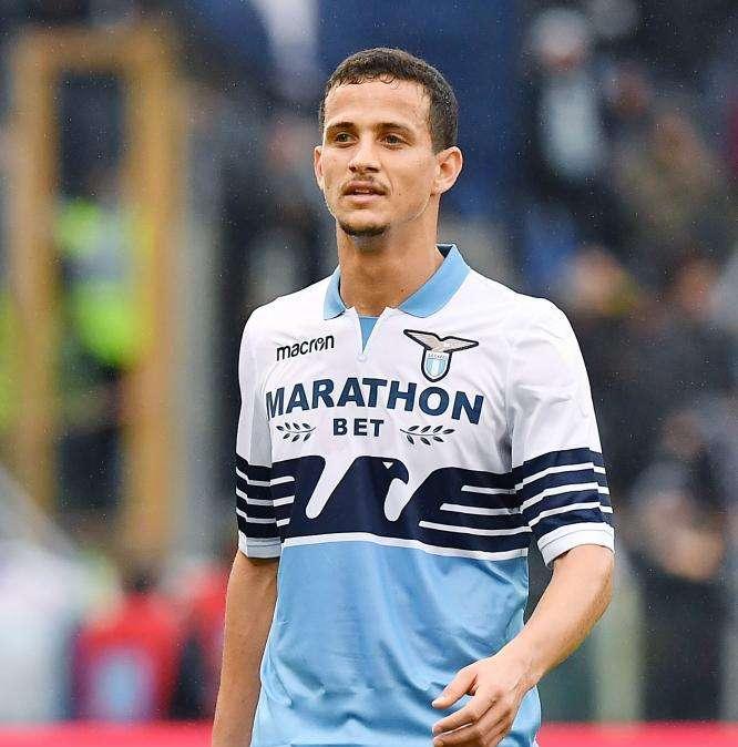 Lazio, Luiz Felipe abbraccia suo figlio: "Benvenuto principe di papà!" - FOTO