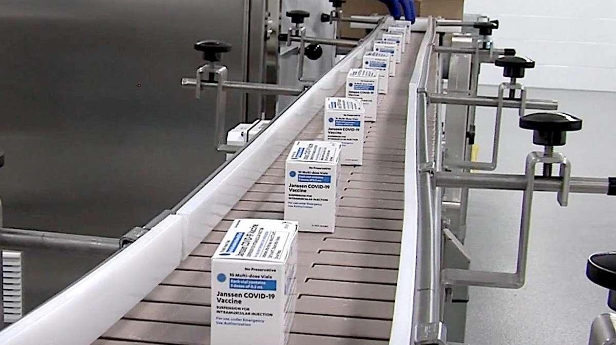 Vaccini | L'Ema approva Johnson&Johnson: "Casi molto rari di trombosi cerebrale. Benefici superano rischi"