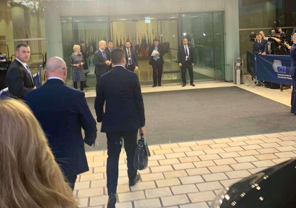 Politica / Siria, corsa contro il tempo per Kobane. Di Maio chiede stop Ue a vendita di armi alla Turchia