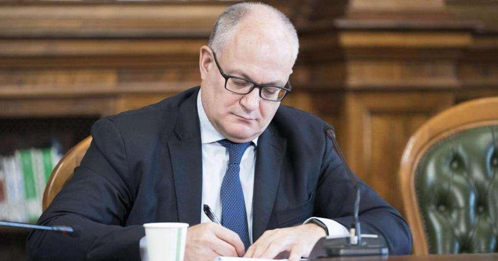Covid-19, Gualtieri: "Dall'UE serve sforzo maggiore. Pronti 220 miliardi di prestiti"