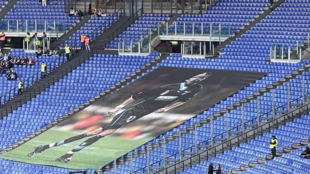 Lazio - Empoli, l'omaggio per Mihajlovic: "Con la maglia numero 11..." - FOTO