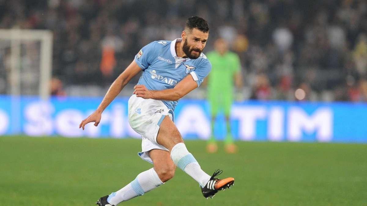 Accertamenti clinici per Candreva: rischio stiramento. E Klose domani vola in Germania...