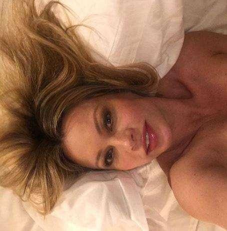 Lazio, Anna Falchi si toglie di nuovo la maglia: "Una serata indimenticabile!" - FOTO