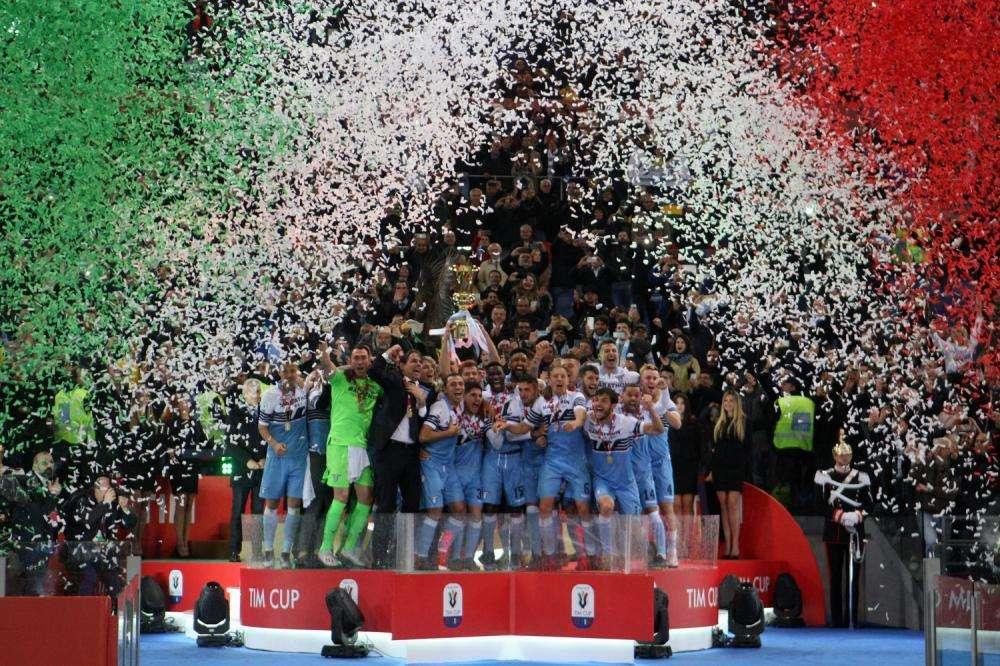 Coppa Italia - Il Napoli vince il trofeo, ma la coccarda rimane alla Lazio
