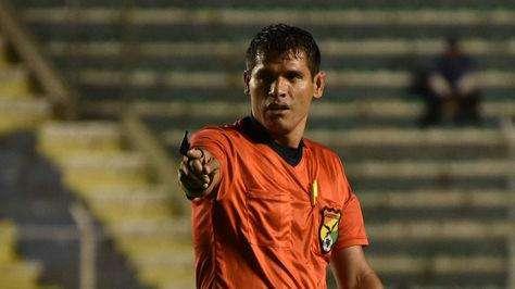 Bolivia, arbitro crolla in campo e muore prima di arrivare in ospedale