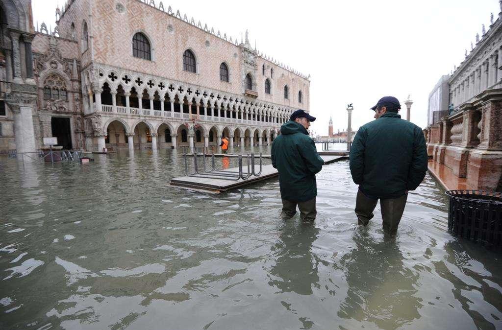 Politica / Venezia, Conte sull'acqua alta: "Situazione drammatica"