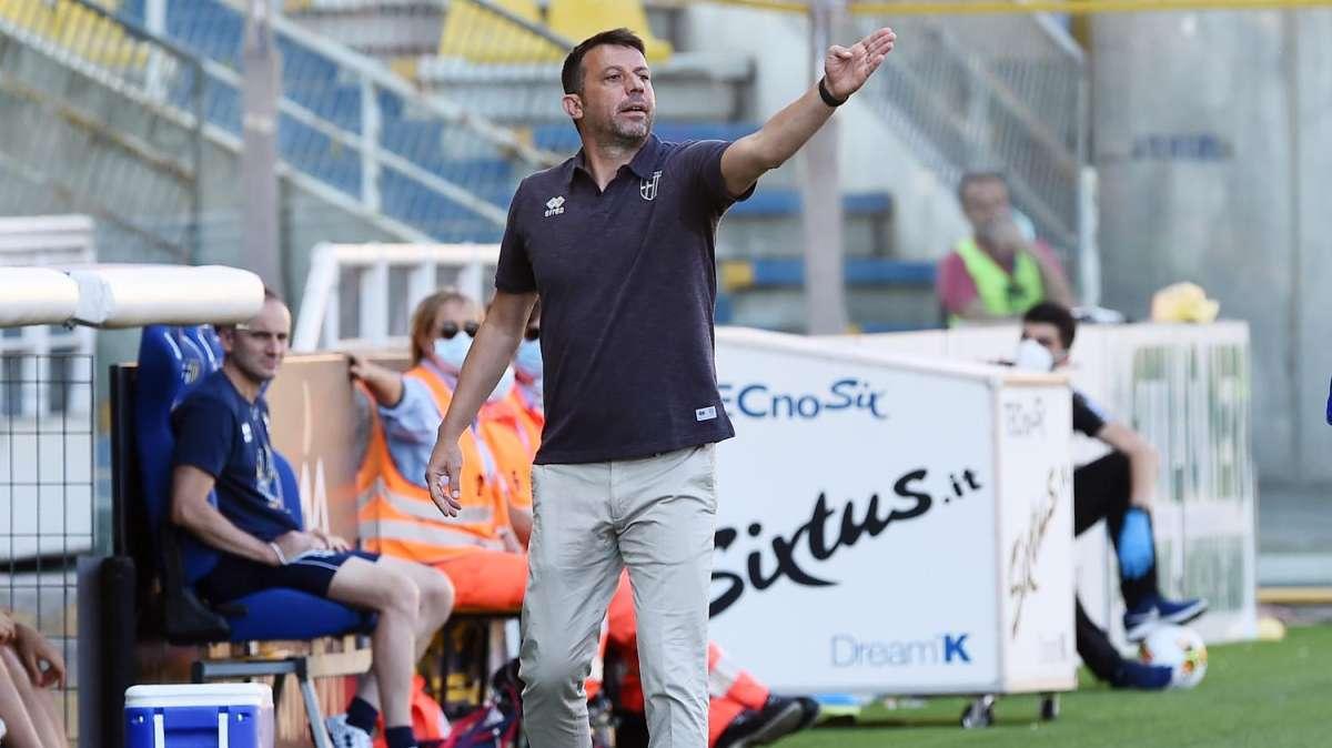 Parma, D'Aversa: "C'è del rammarico. Con la Lazio grandi prestazioni, mancano i risultati"