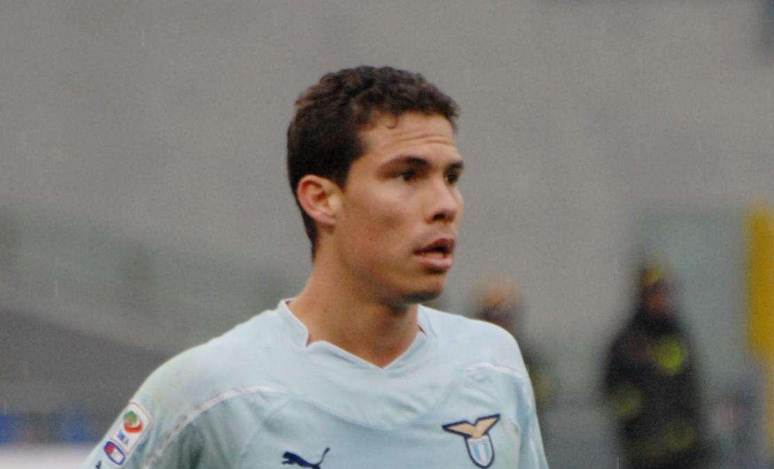 Mano Menezes si arrende, Hernanes torna nella Seleçao