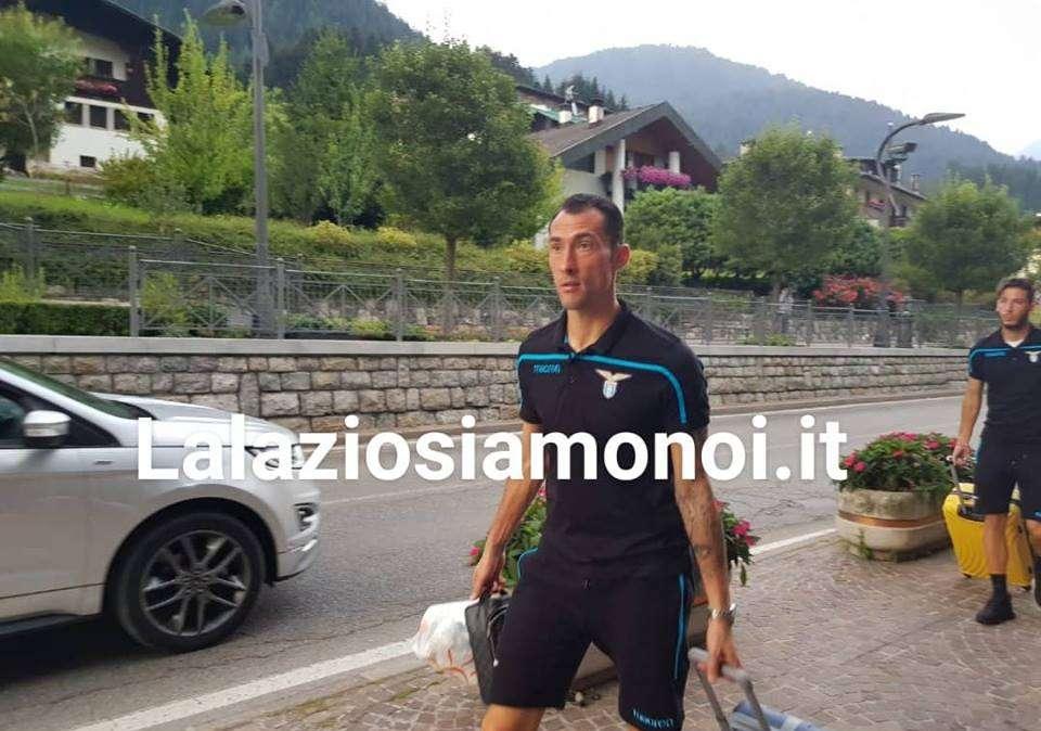 AURONZO GIORNO 14 - La Lazio riparte verso Roma: la squadra lascia l'hotel - FT&VD