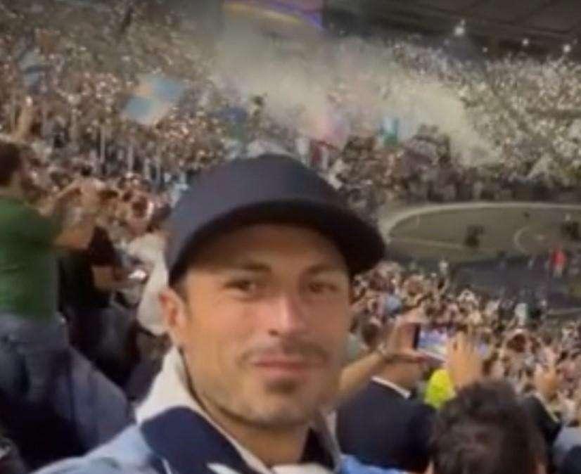 Lazio, contro l'Atletico c'era un tifoso in più: Radu si gode lo spettacolo della Nord - FOTO