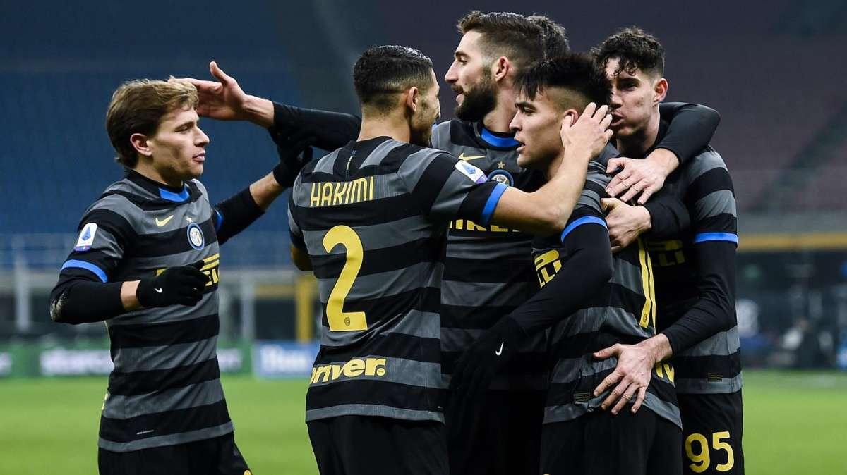 Inter - Lazio, nerazzurri sul campo di San Siro con una maglia celebrativa