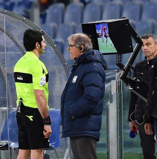 Lazio, il Cagliari e quel recupero indigesto: a fine partita sparito il microfono del Var
