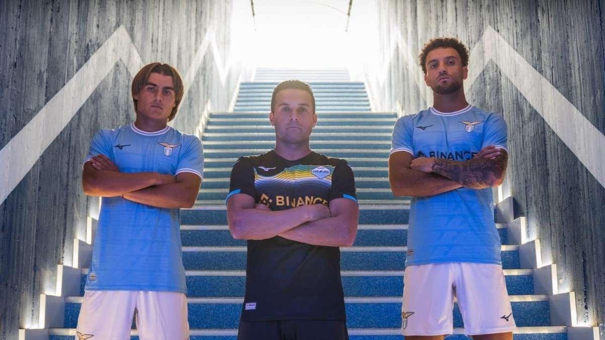 Lazio, la Mizuno presenta le maglie in "Dancing Mood" e Cataldi...