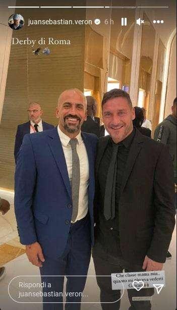 Veron e Totti, tra abbracci e sorrisi: "Derby di Roma. Quanto mi piaceva vederti giocare"