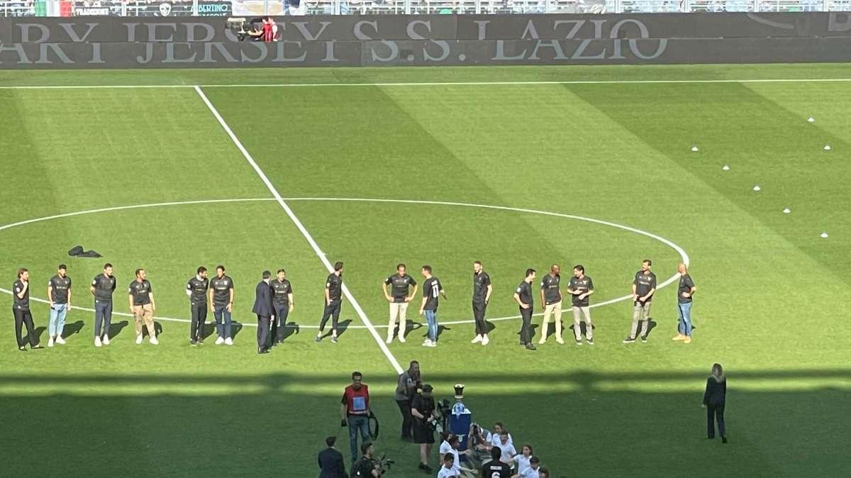 Lazio, la festa può iniziare all'Olimpico: l'omaggio agli eroi del 26 maggio - VIDEO
