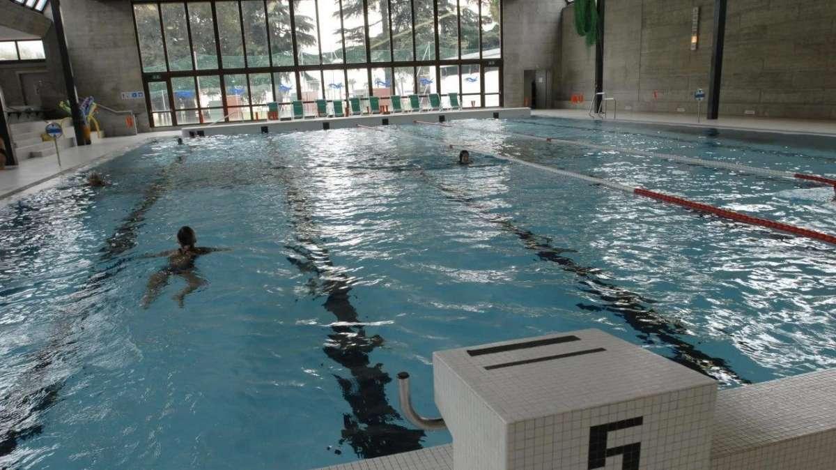 Roma, bimba di 4 anni rischia di annegare in piscina: è in pericolo di vita