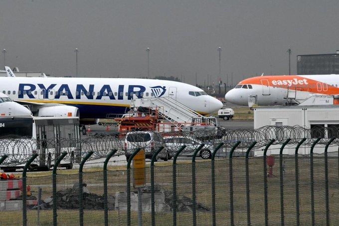 NEWS | Ryanair, finestrino si rompe in volo: uomo rischia di esser risucchiato